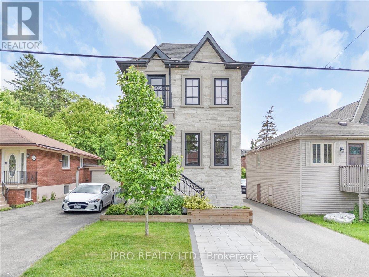 228 Angelene Street, Mississauga (Mineola), Ontario  L5G 1X4 - Photo 2 - W12216412