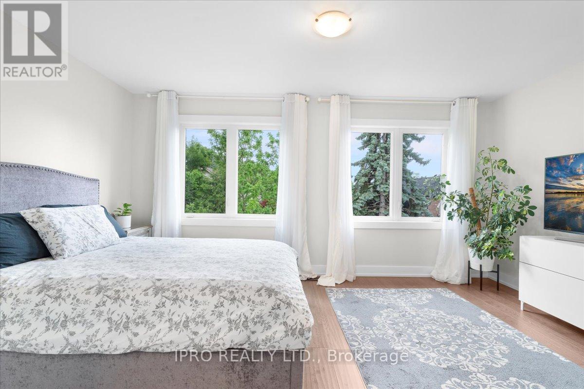 228 Angelene Street, Mississauga, Ontario  L5G 1X4 - Photo 23 - W12216412
