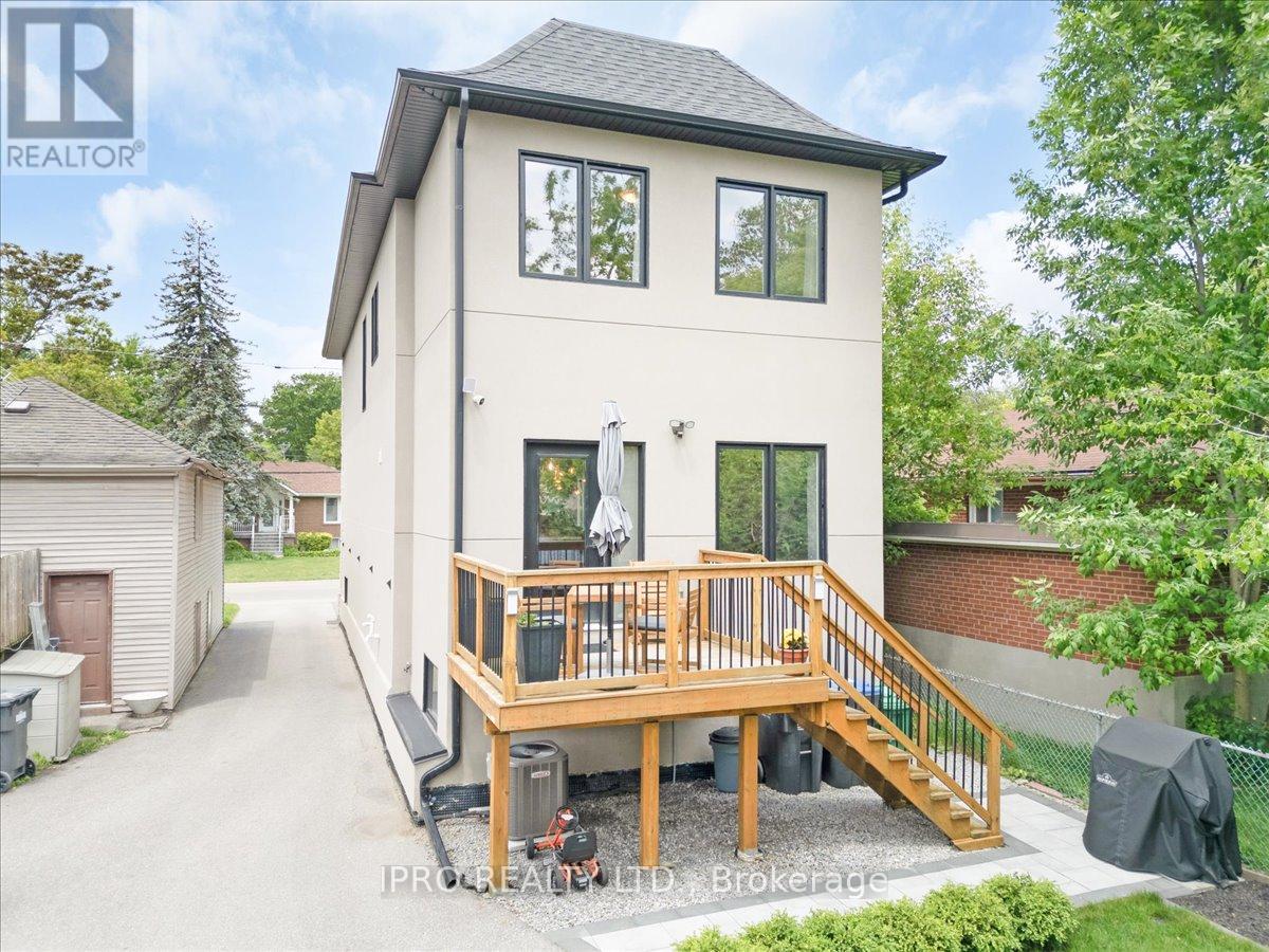 228 Angelene Street, Mississauga, Ontario  L5G 1X4 - Photo 38 - W12216412
