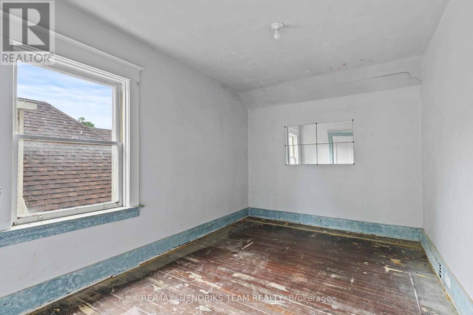 7 & 9 Edmund Street, St. Catharines, Ontario  L2R 2E9 - Photo 13 - X12216002