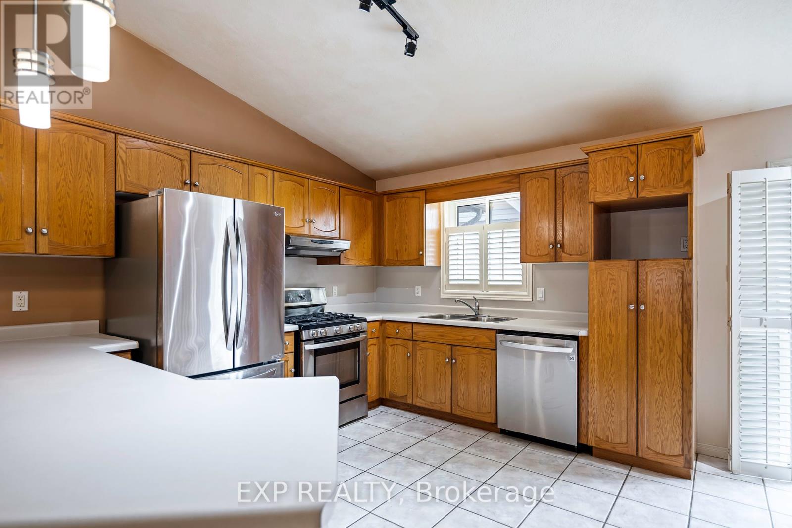 11 Palace Court, Orangeville, Ontario  L9W 5E6 - Photo 14 - W12216201