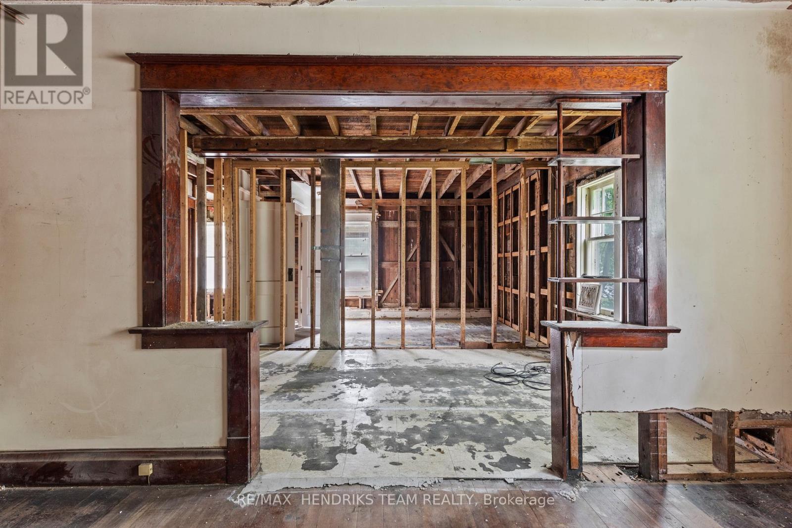 7 & 9 Edmund Street, St. Catharines, Ontario  L2R 2E9 - Photo 26 - X12216002