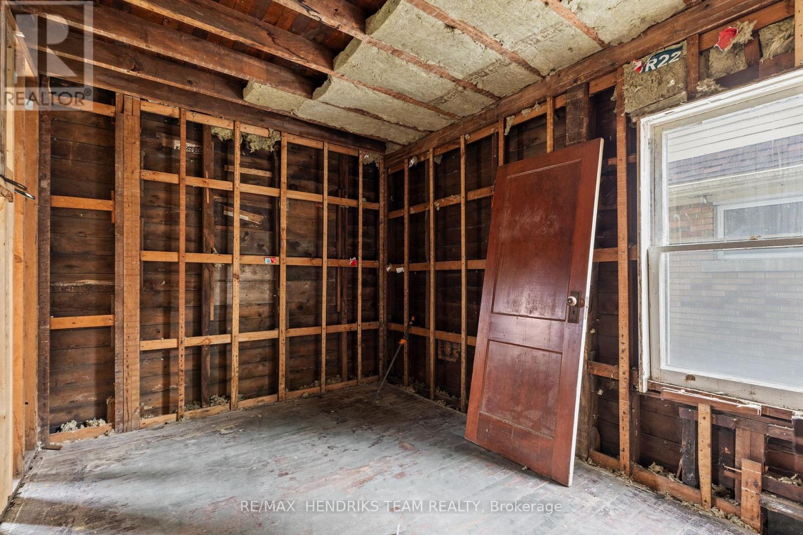 7 & 9 Edmund Street, St. Catharines, Ontario  L2R 2E9 - Photo 27 - X12216002