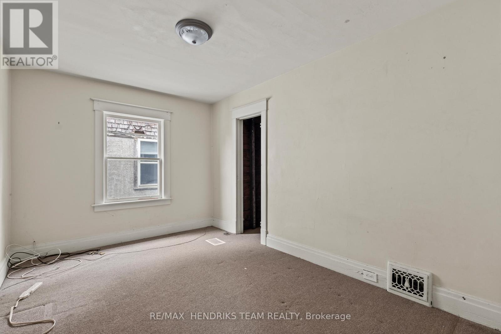 7 & 9 Edmund Street, St. Catharines, Ontario  L2R 2E9 - Photo 40 - X12216002