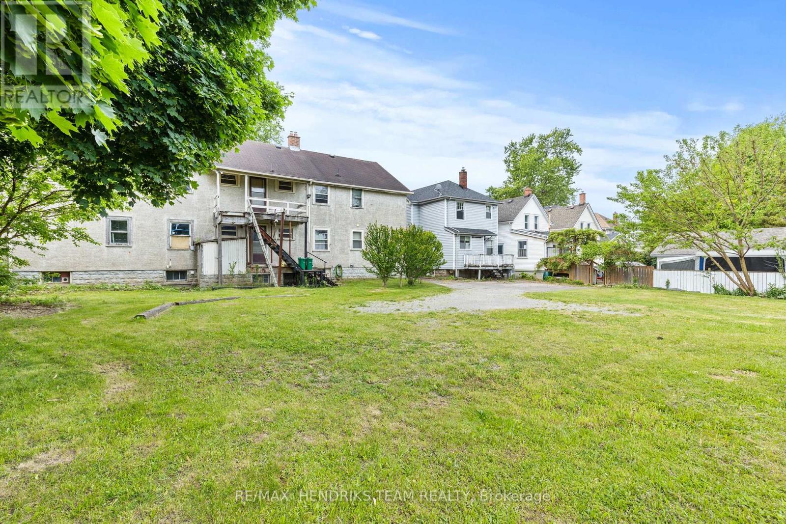 7 & 9 Edmund Street, St. Catharines, Ontario  L2R 2E9 - Photo 7 - X12216002