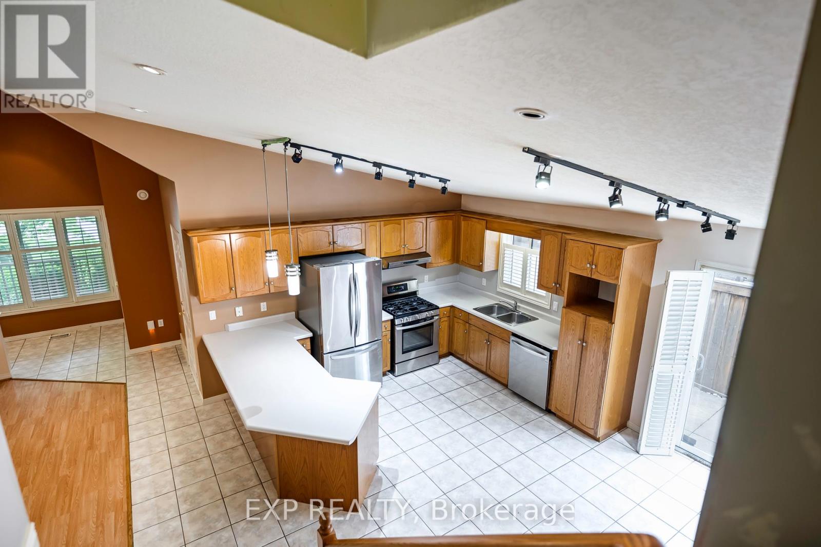 11 Palace Court, Orangeville, Ontario  L9W 5E6 - Photo 15 - W12216201