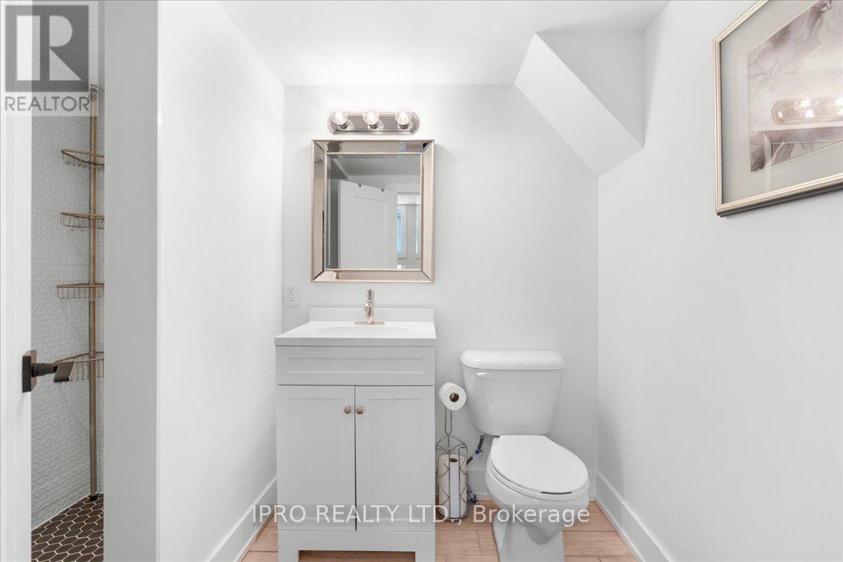 228 Angelene Street, Mississauga, Ontario  L5G 1X4 - Photo 33 - W12216412