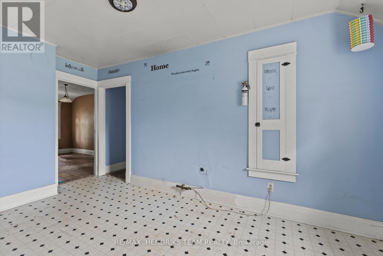7 & 9 Edmund Street, St. Catharines, Ontario  L2R 2E9 - Photo 15 - X12216002