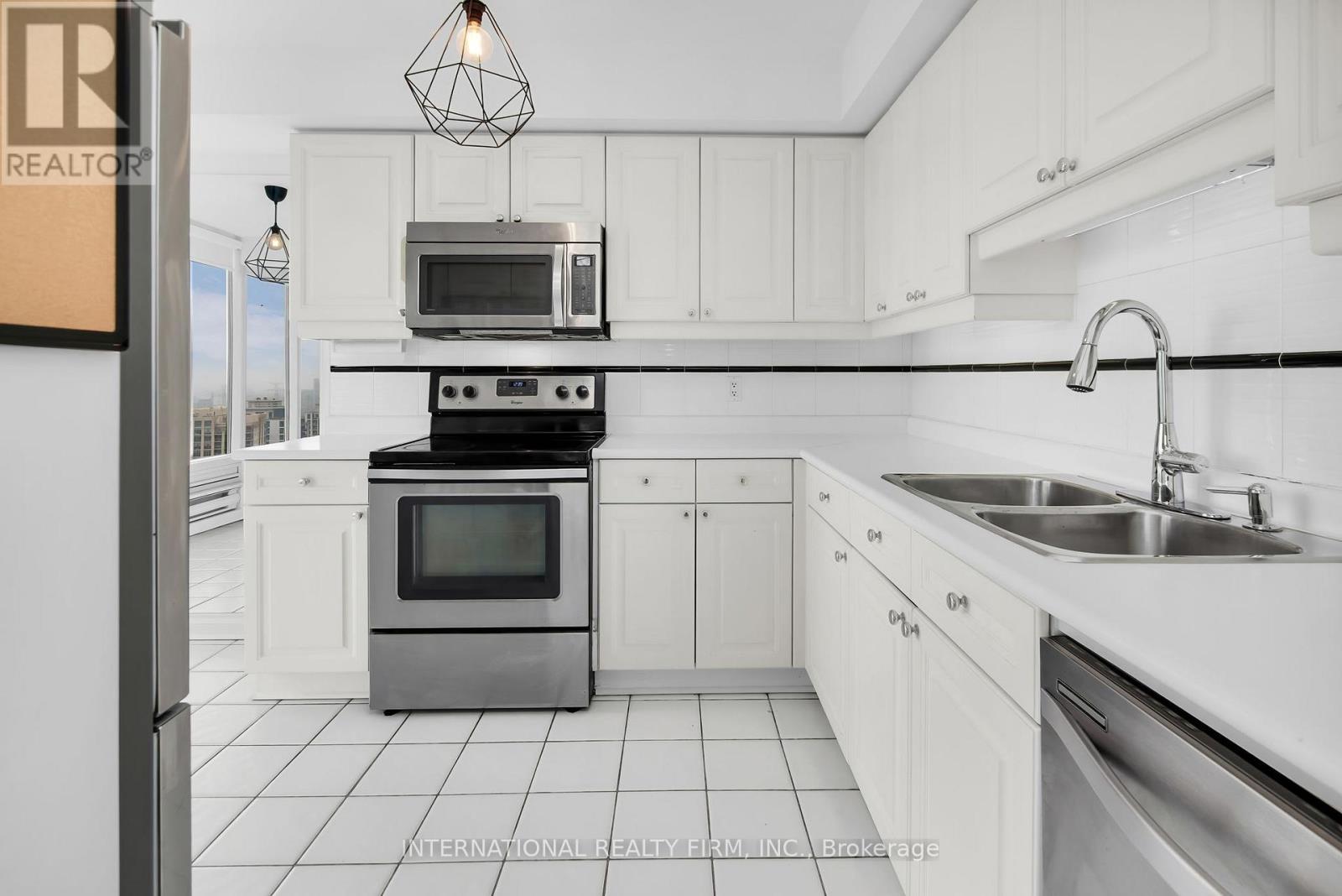 2807 - 1 Palace Pier Court, Toronto (Mimico), Ontario  M8V 3W9 - Photo 18 - W12216425