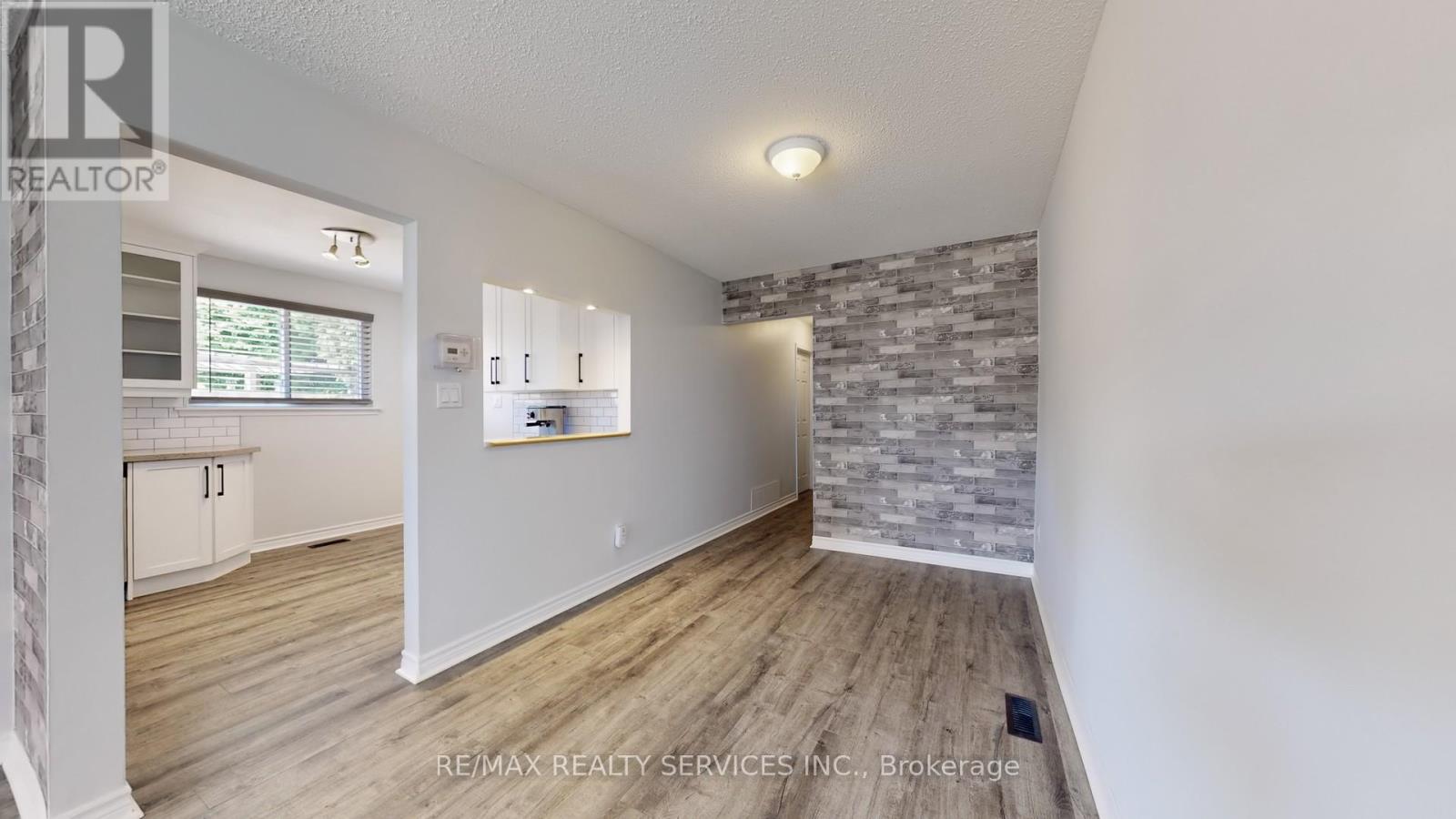55 Greenwood Crescent, Brampton, Ontario  L6S 1T2 - Photo 8 - W12216267