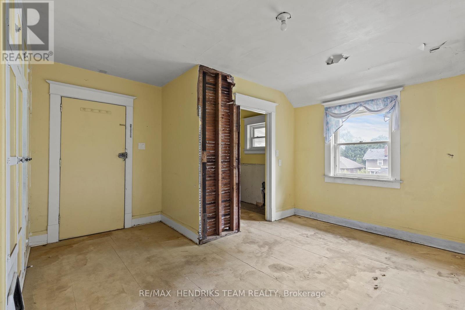 7 & 9 Edmund Street, St. Catharines, Ontario  L2R 2E9 - Photo 9 - X12216002