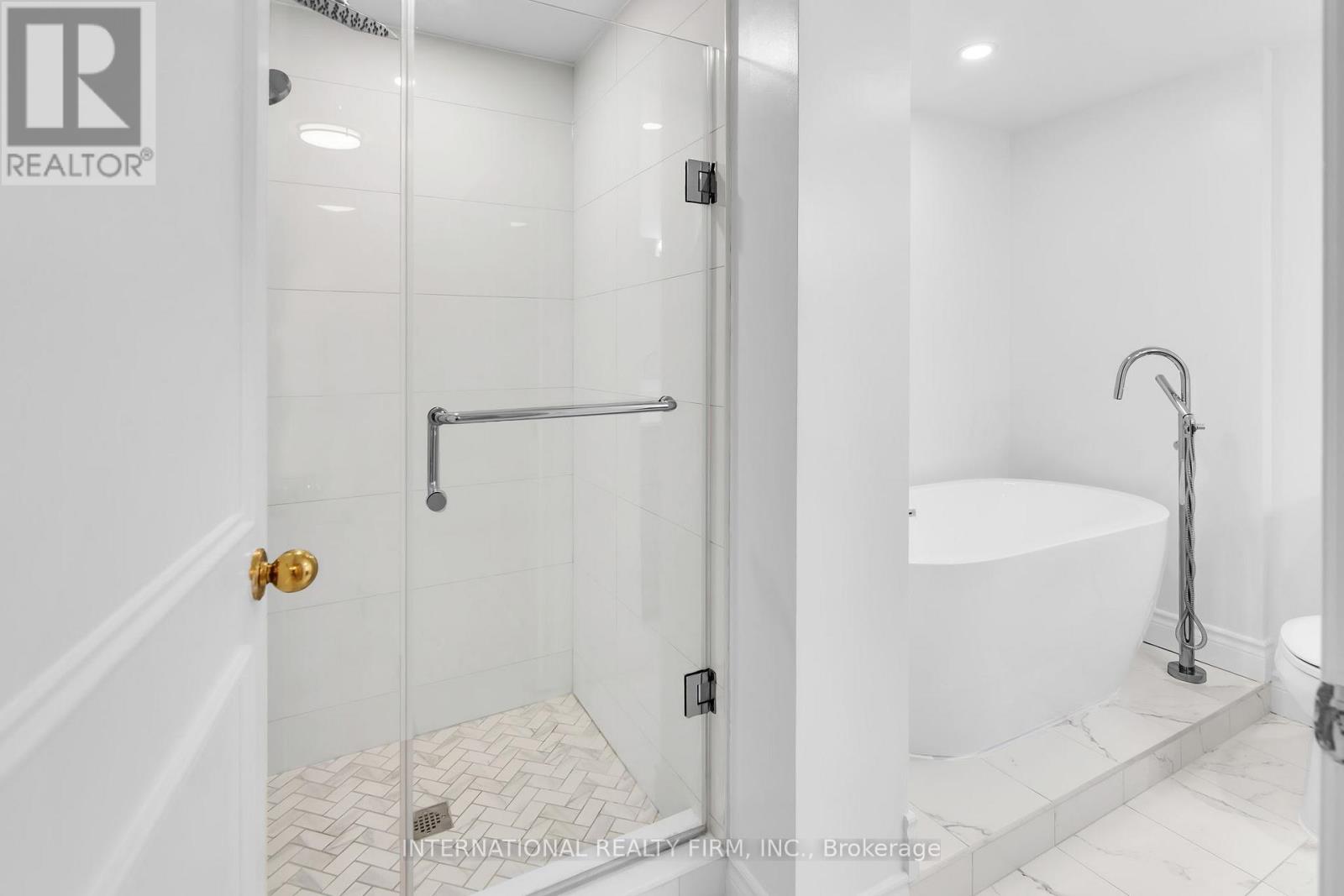 2807 - 1 Palace Pier Court, Toronto (Mimico), Ontario  M8V 3W9 - Photo 5 - W12216425