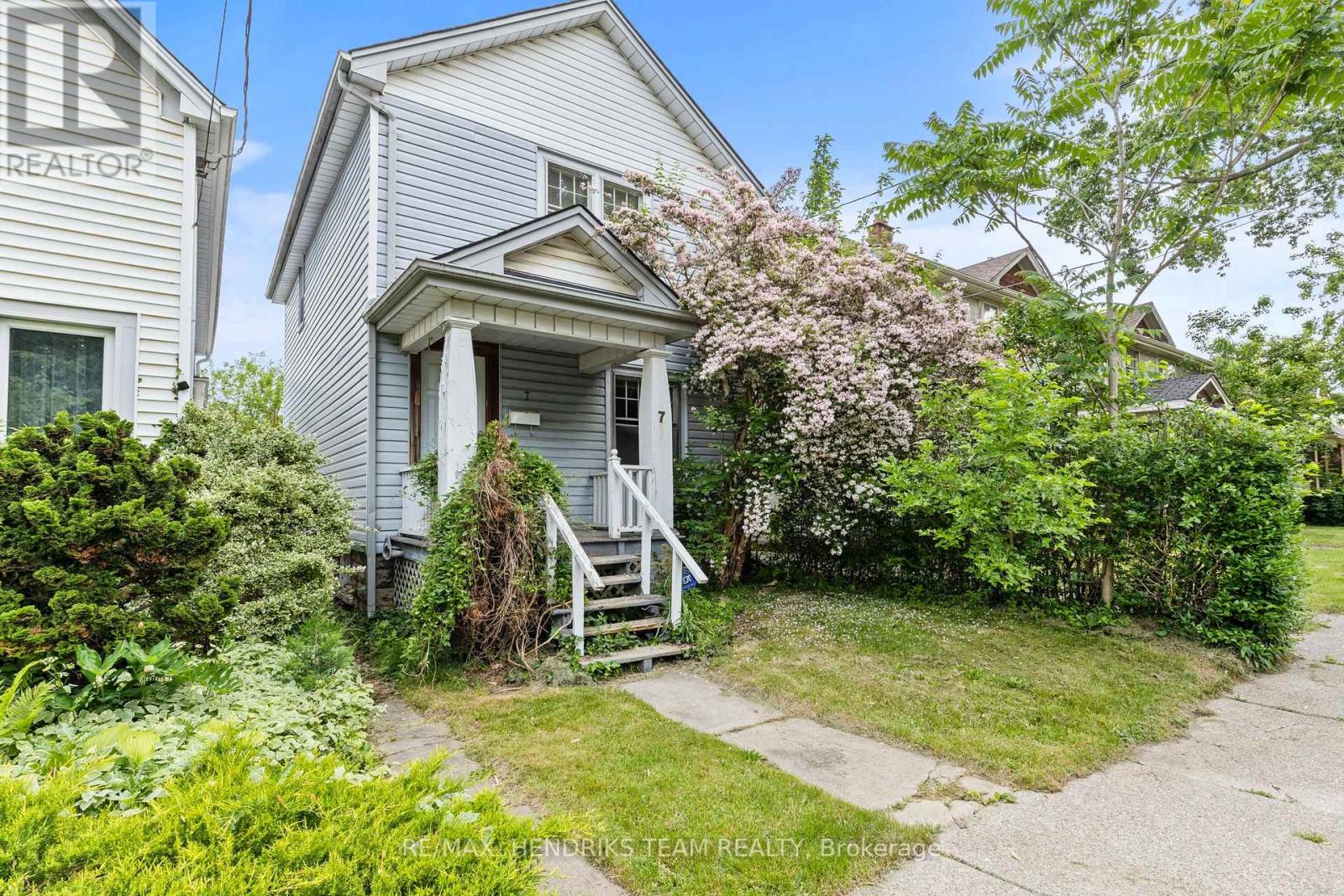 7 & 9 Edmund Street, St. Catharines, Ontario  L2R 2E9 - Photo 5 - X12216002