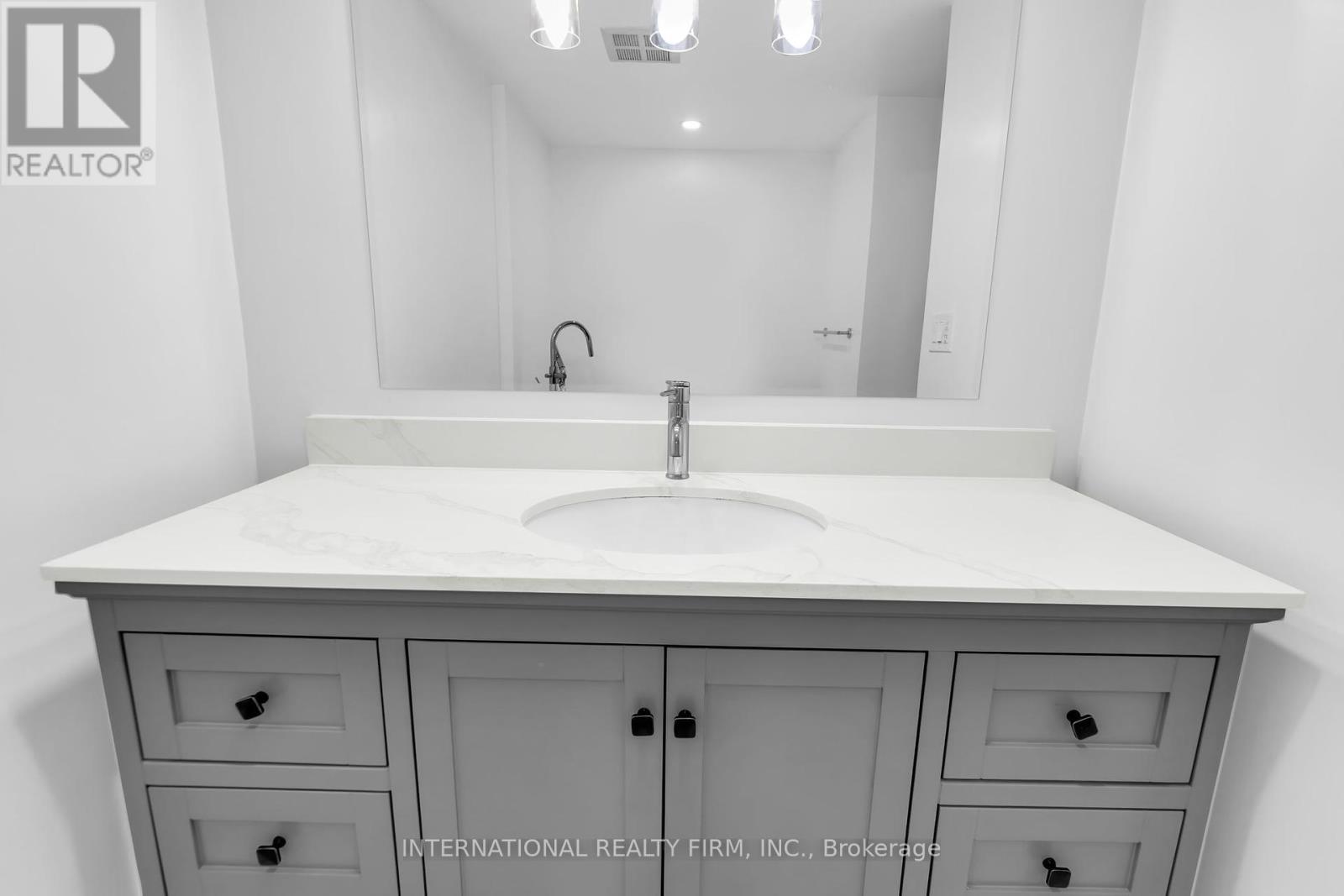 2807 - 1 Palace Pier Court, Toronto (Mimico), Ontario  M8V 3W9 - Photo 10 - W12216425