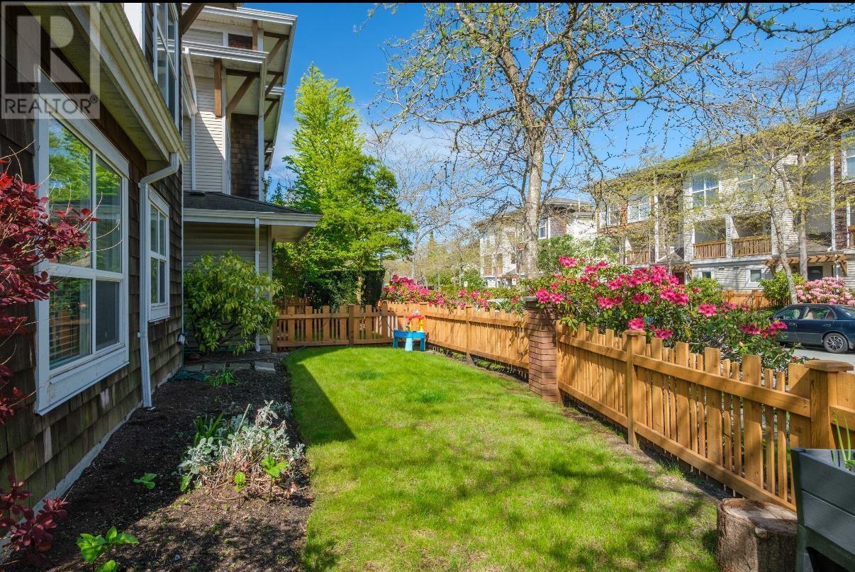 Property at 32 7111 LYNNWOOD DRIVE image 3