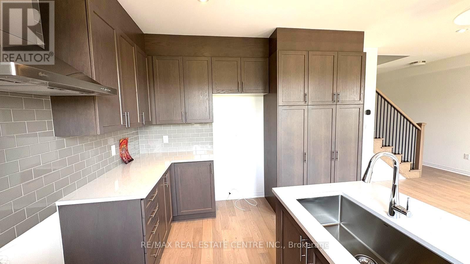 3252 Crystal Drive, Oakville, Ontario  L6M 5S9 - Photo 6 - W12216490