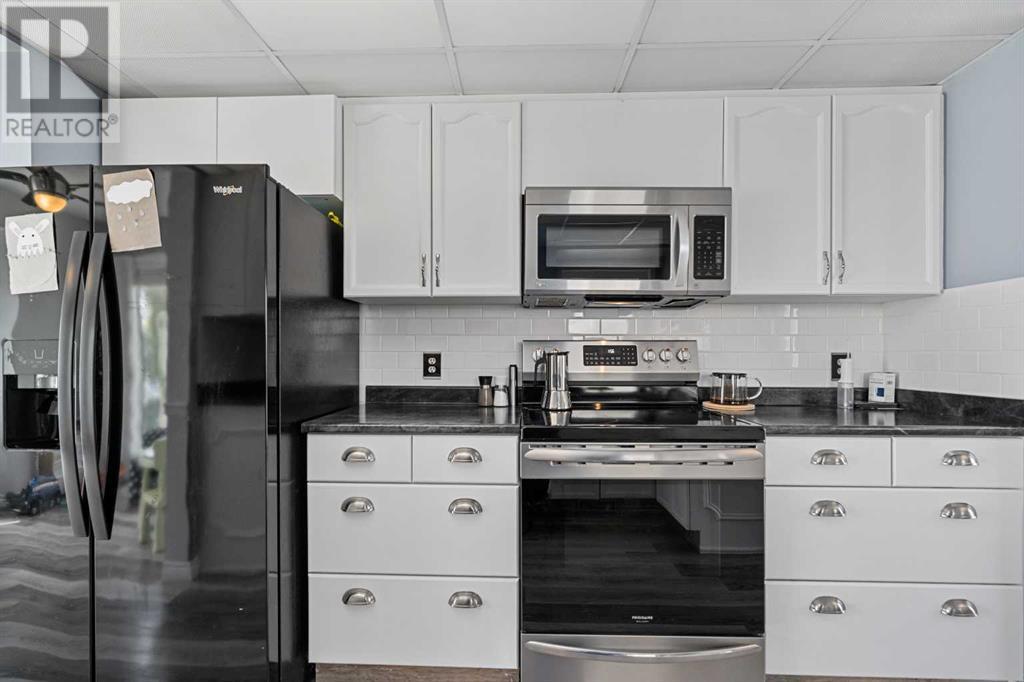 Property at 320 Sandringham Road NW image 5