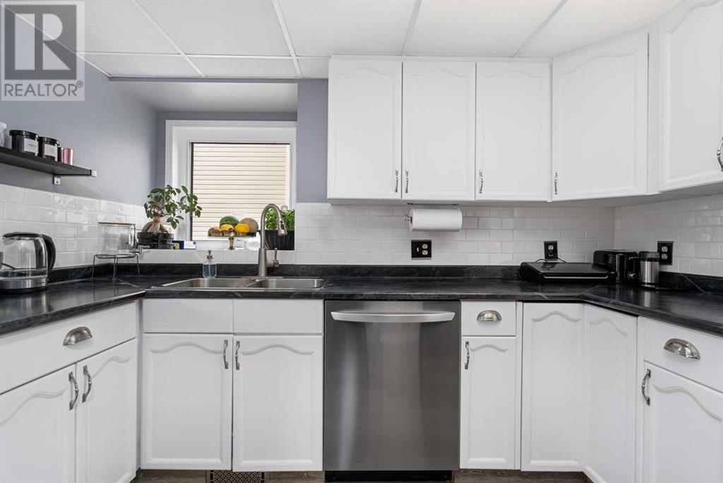 Property at 320 Sandringham Road NW image 4