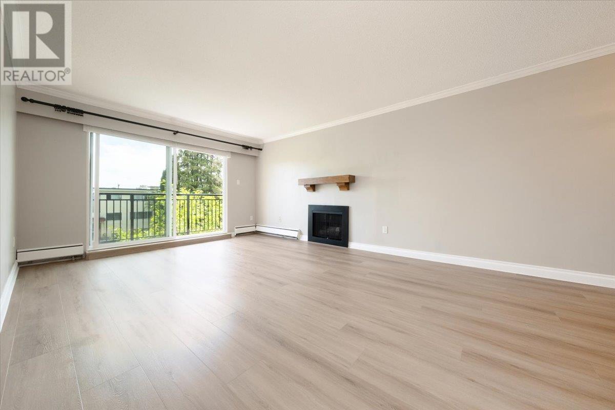 201 134 W 20th Street, North Vancouver, British Columbia  V7M 1Y4 - Photo 3 - R3014815