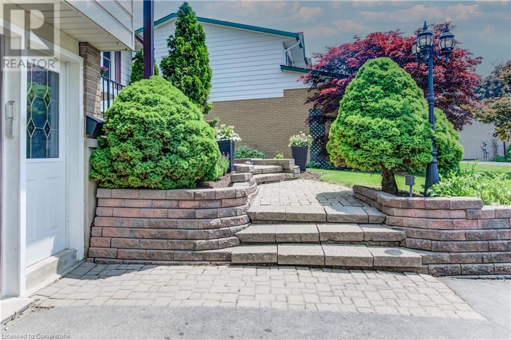 Property at 330 DALEVIEW Place image 4