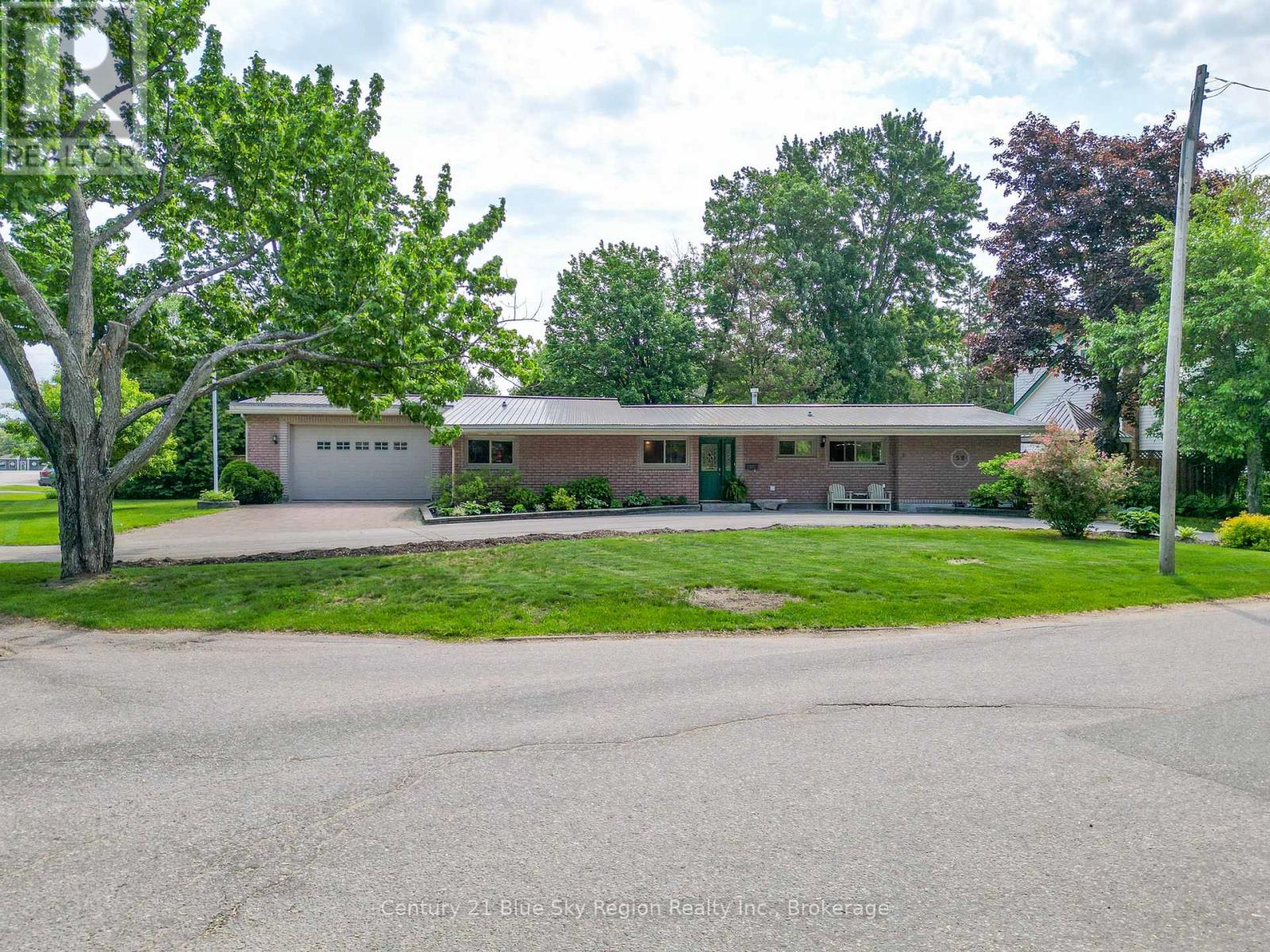 50 Campbell Avenue E, North Bay (Ferris), Ontario  P1A 1V6 - Photo 2 - X12215292