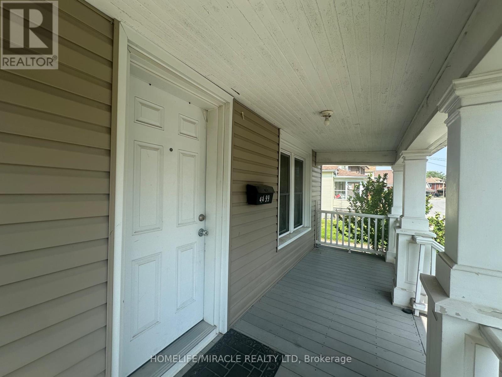 4699 Ryerson Crescent, Niagara Falls, Ontario  L2E 1E6 - Photo 2 - X12061139