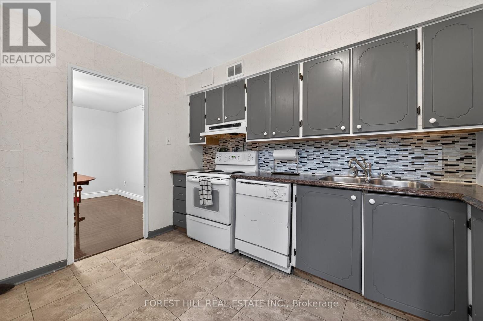 102 - 1 Royal Orchard Boulevard, Markham (Royal Orchard), Ontario  L3T 3C2 - Photo 2 - N12216206
