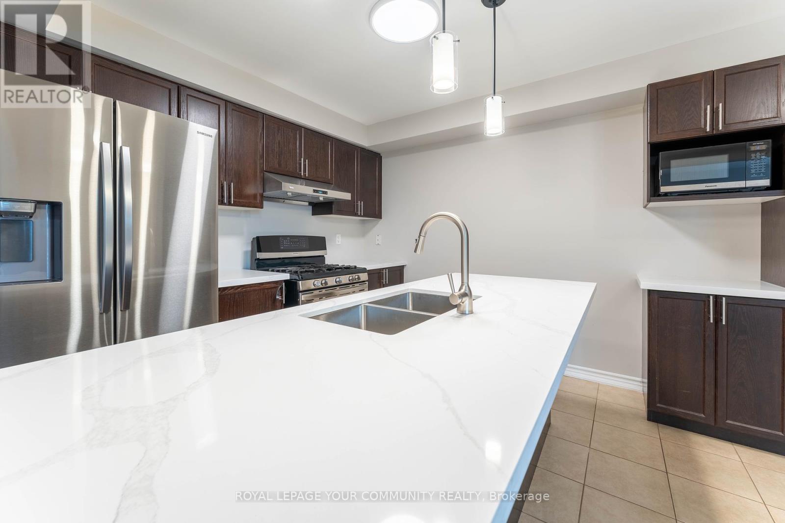 Property at 6 BELLCHASE TRAIL image 5