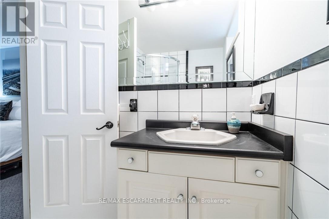 27 Gladiola Drive, Hamilton, Ontario  L0R 1H0 - Photo 33 - X12208453