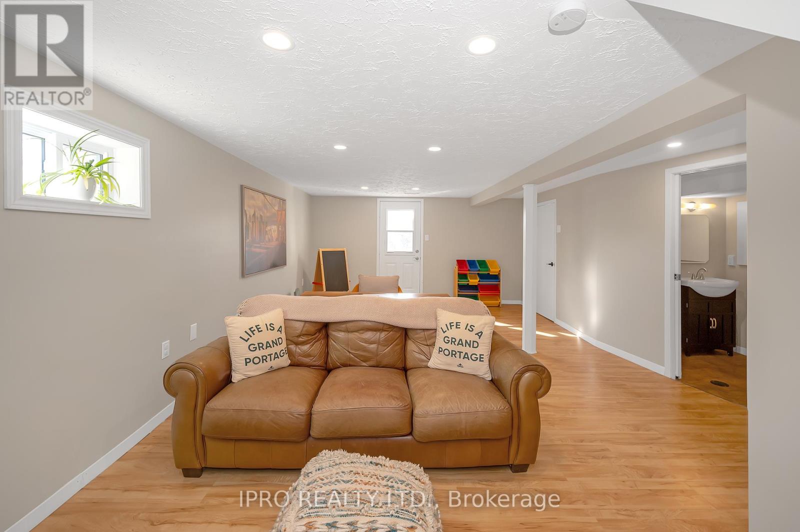 64 Hahn Avenue, Cambridge, Ontario  N3C 2X9 - Photo 23 - X12214874