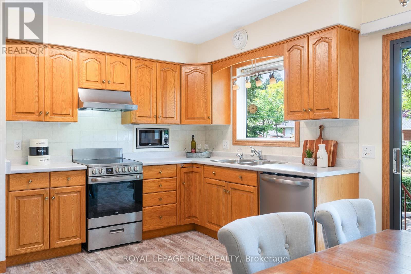 47 Parnell Road, St. Catharines (Vine/linwell), Ontario  L2N 2W5 - Photo 10 - X12216734