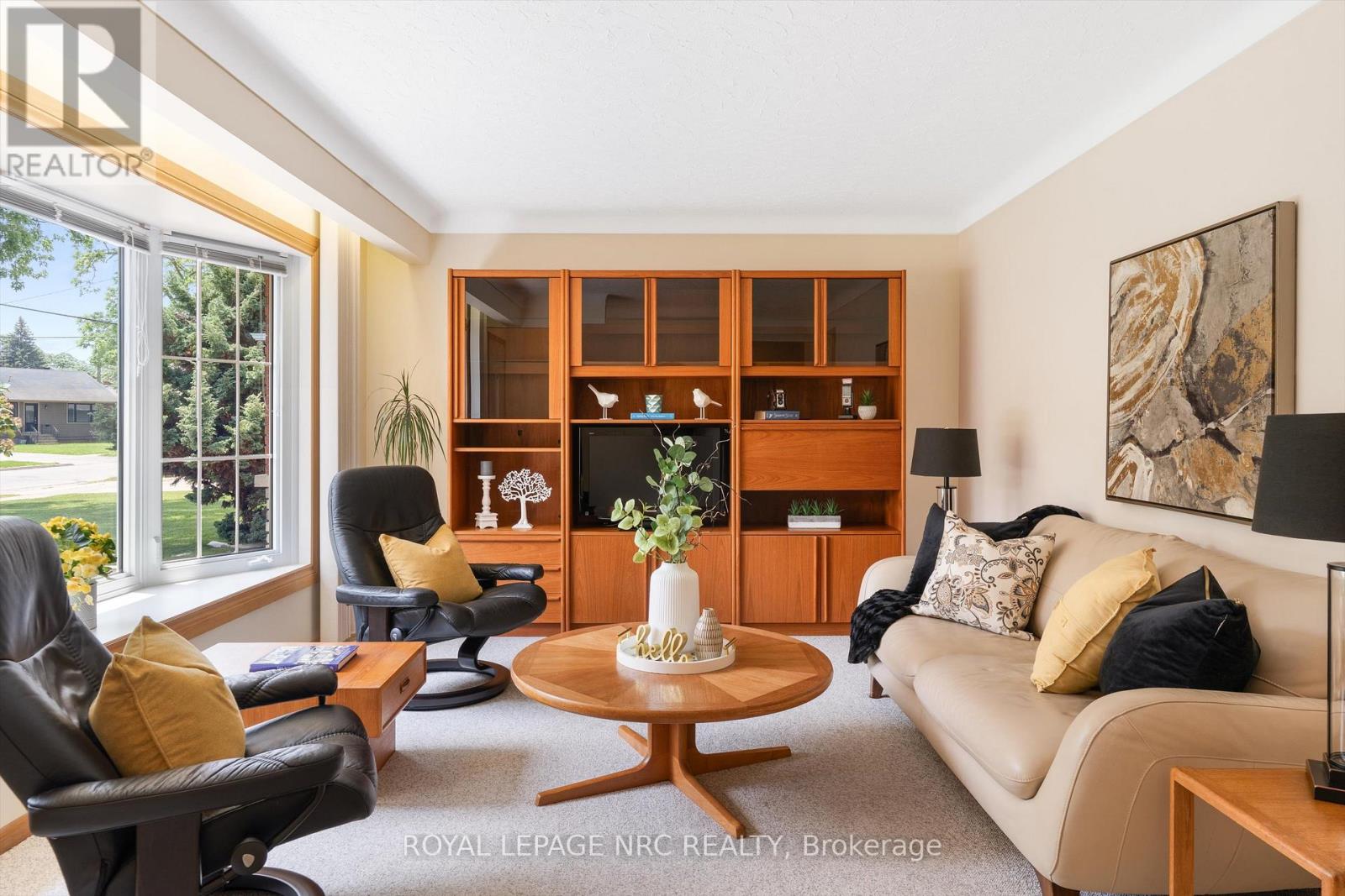 47 Parnell Road, St. Catharines (Vine/linwell), Ontario  L2N 2W5 - Photo 5 - X12216734