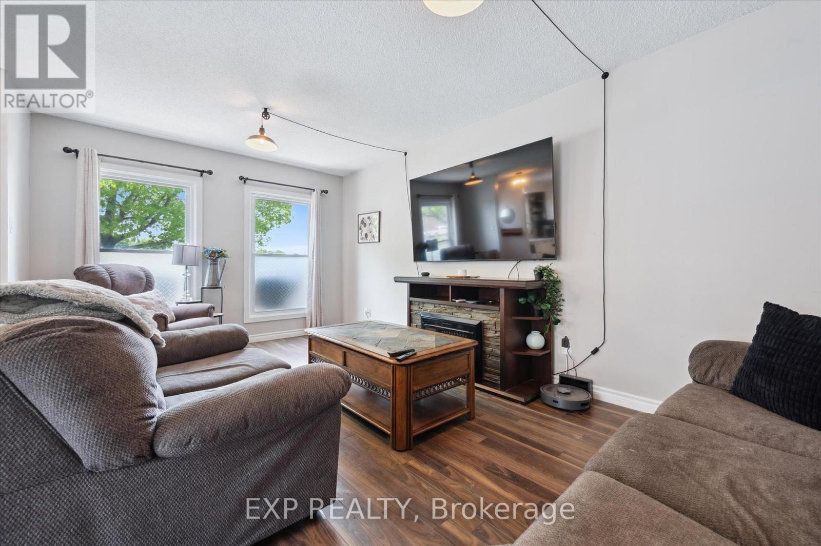 170 Natchez Road, Kitchener, Ontario  N2B 3L2 - Photo 6 - X12215865