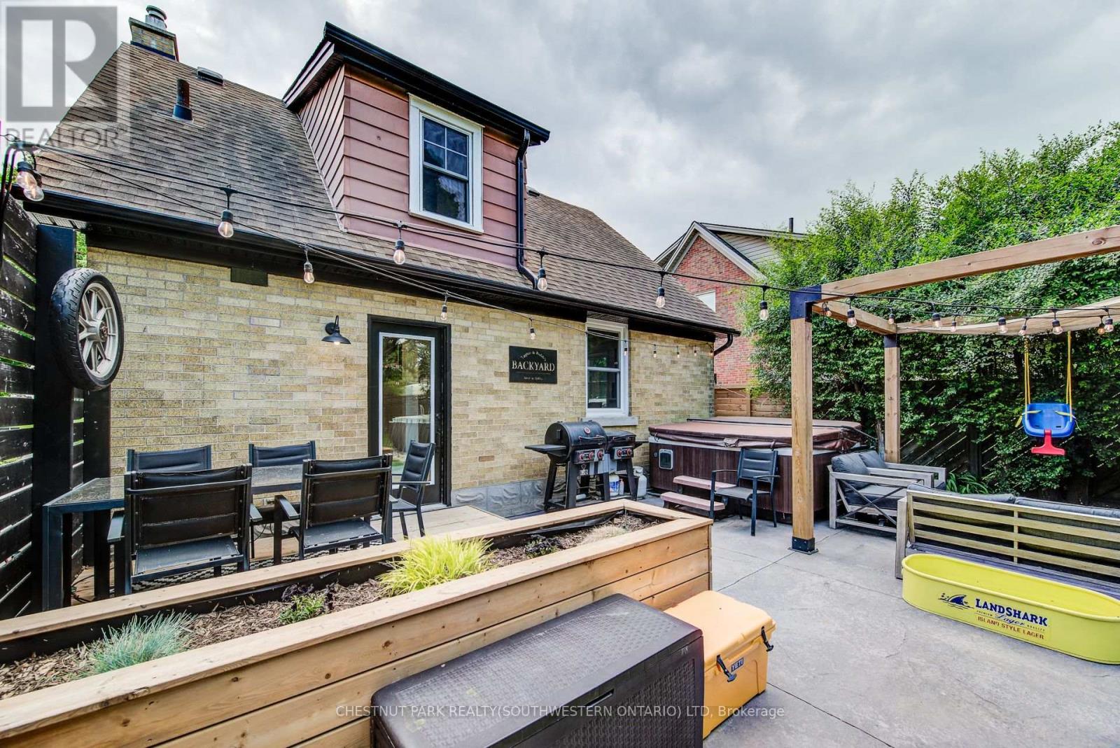 256 Mansion Street, Kitchener, Ontario  N2H 2K7 - Photo 38 - X12215952