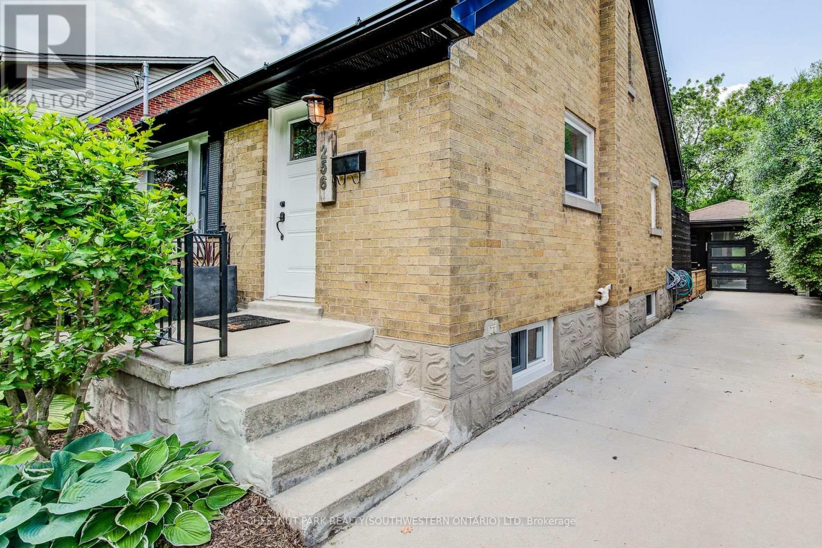 256 Mansion Street, Kitchener, Ontario  N2H 2K7 - Photo 2 - X12215952