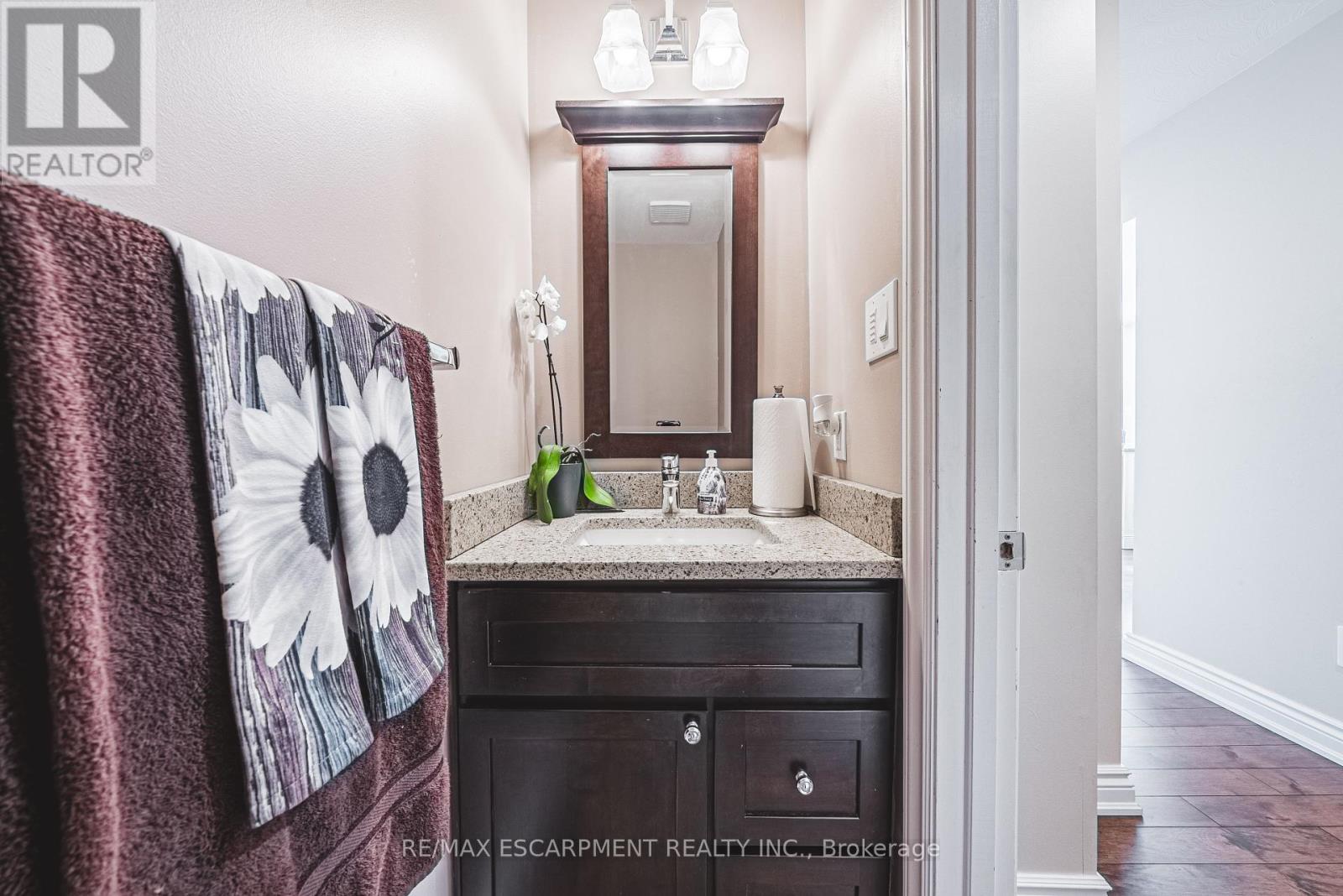 2 Antoinette Court, Hamilton, Ontario  L9B 2E7 - Photo 19 - X12215953