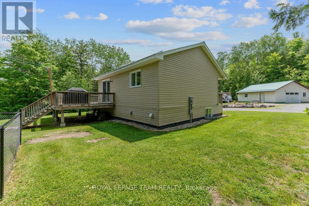 2442 White Lake Road, Mcnab/braeside, Ontario  K7S 3G9 - Photo 34 - X12216486