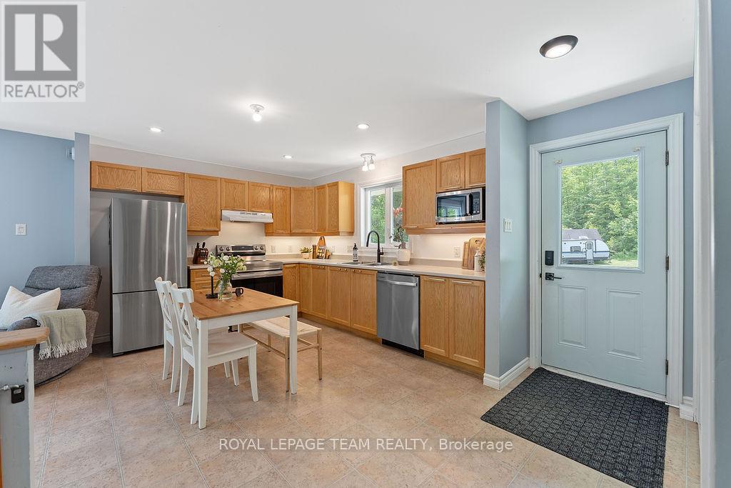 2442 White Lake Road, Mcnab/braeside, Ontario  K7S 3G9 - Photo 8 - X12216486