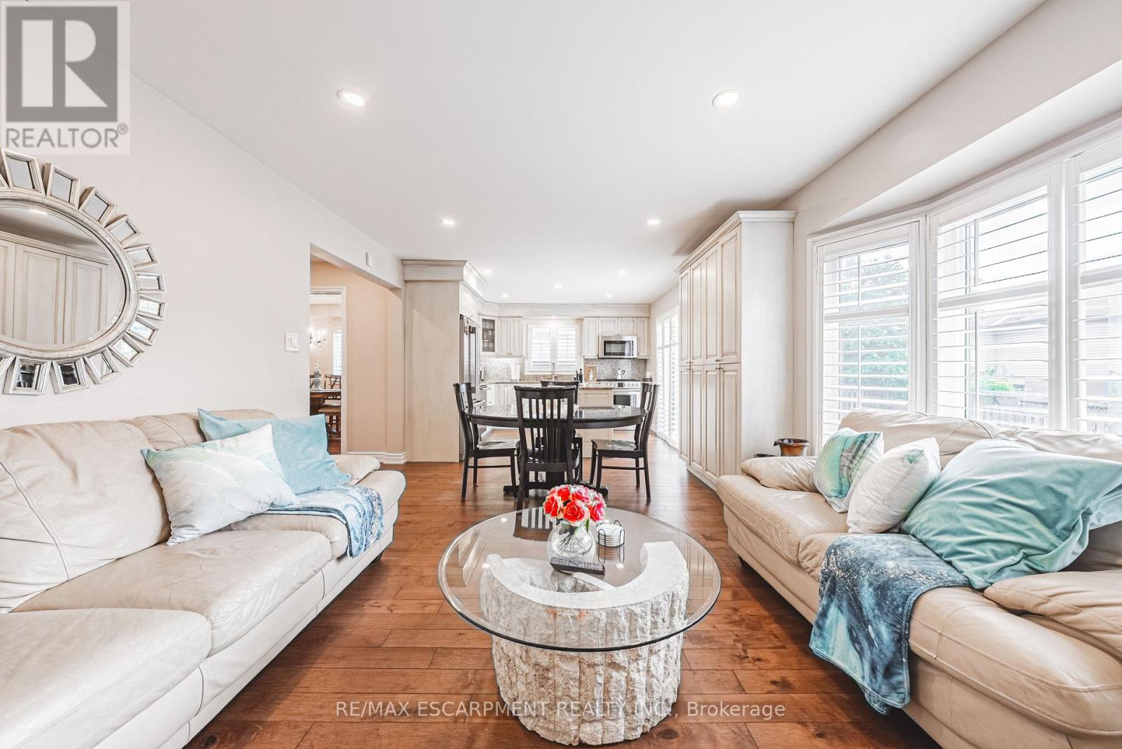 2 Antoinette Court, Hamilton, Ontario  L9B 2E7 - Photo 12 - X12215953