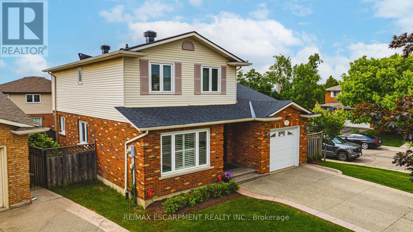 2 Antoinette Court, Hamilton, Ontario  L9B 2E7 - Photo 2 - X12215953