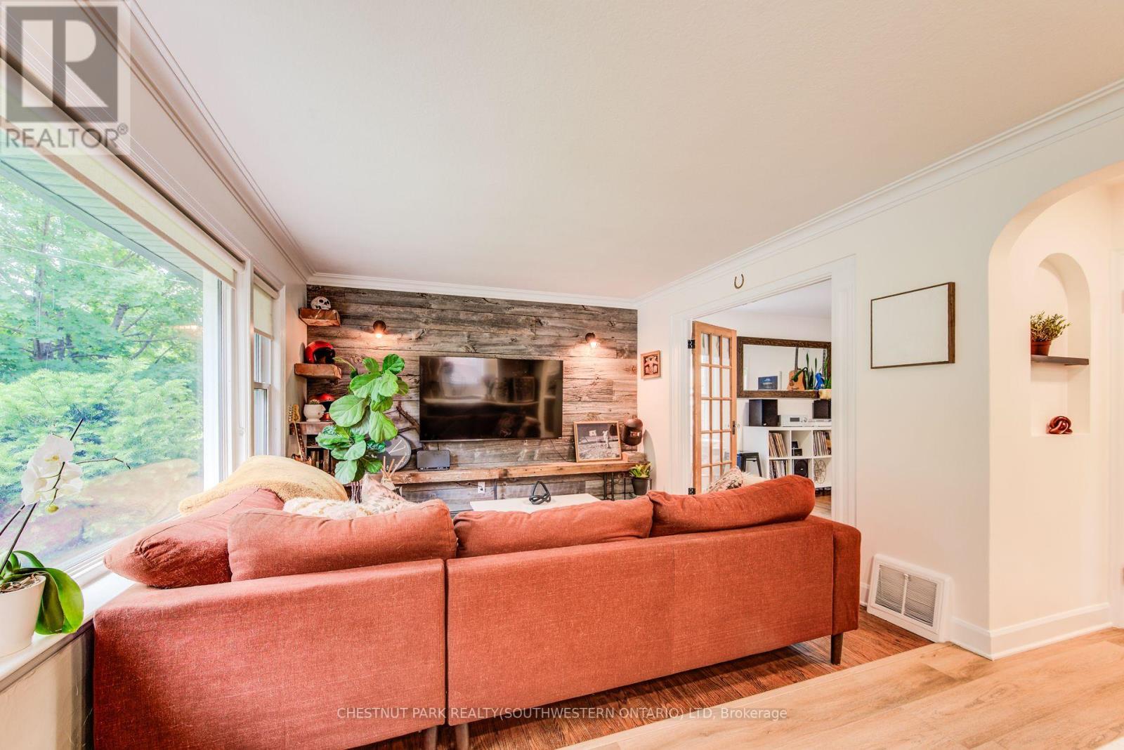 256 Mansion Street, Kitchener, Ontario  N2H 2K7 - Photo 13 - X12215952