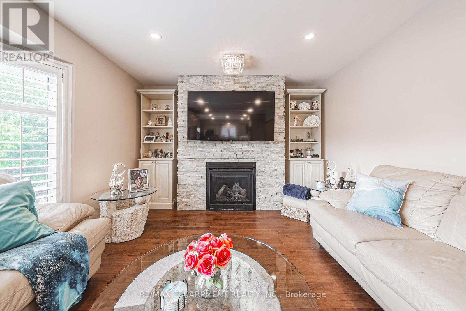 2 Antoinette Court, Hamilton, Ontario  L9B 2E7 - Photo 13 - X12215953