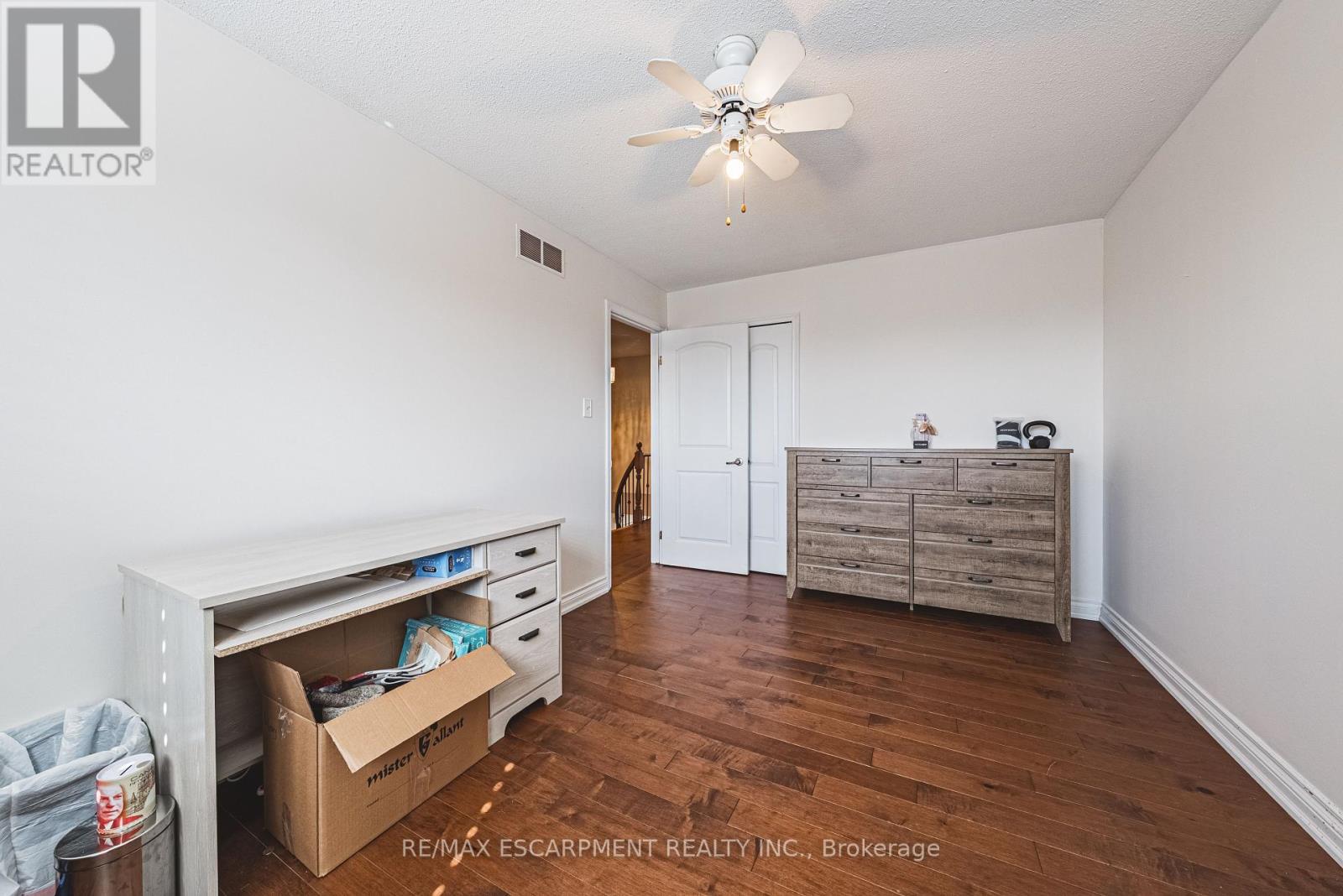 2 Antoinette Court, Hamilton, Ontario  L9B 2E7 - Photo 27 - X12215953