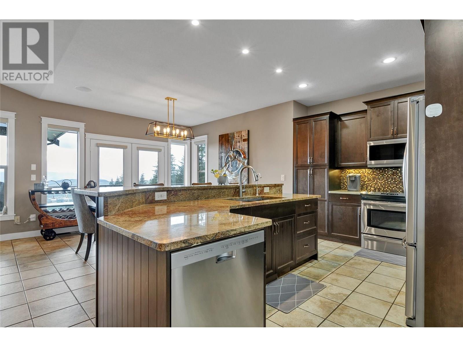 6032 Lynx Drive, Vernon, British Columbia  V1B 3J5 - Photo 11 - 10352002