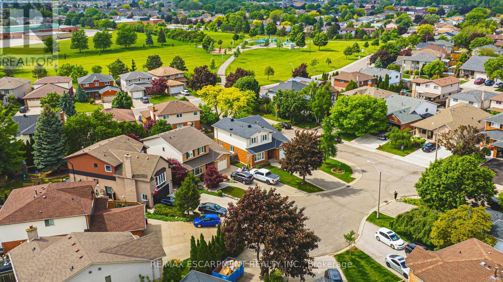 2 Antoinette Court, Hamilton, Ontario  L9B 2E7 - Photo 44 - X12215953