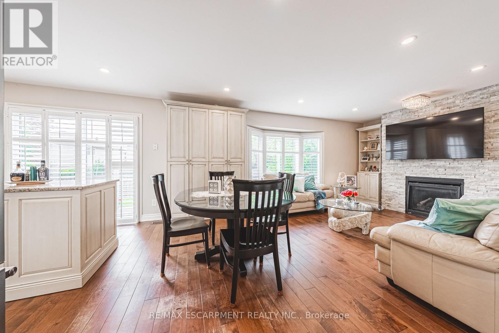 2 Antoinette Court, Hamilton, Ontario  L9B 2E7 - Photo 10 - X12215953