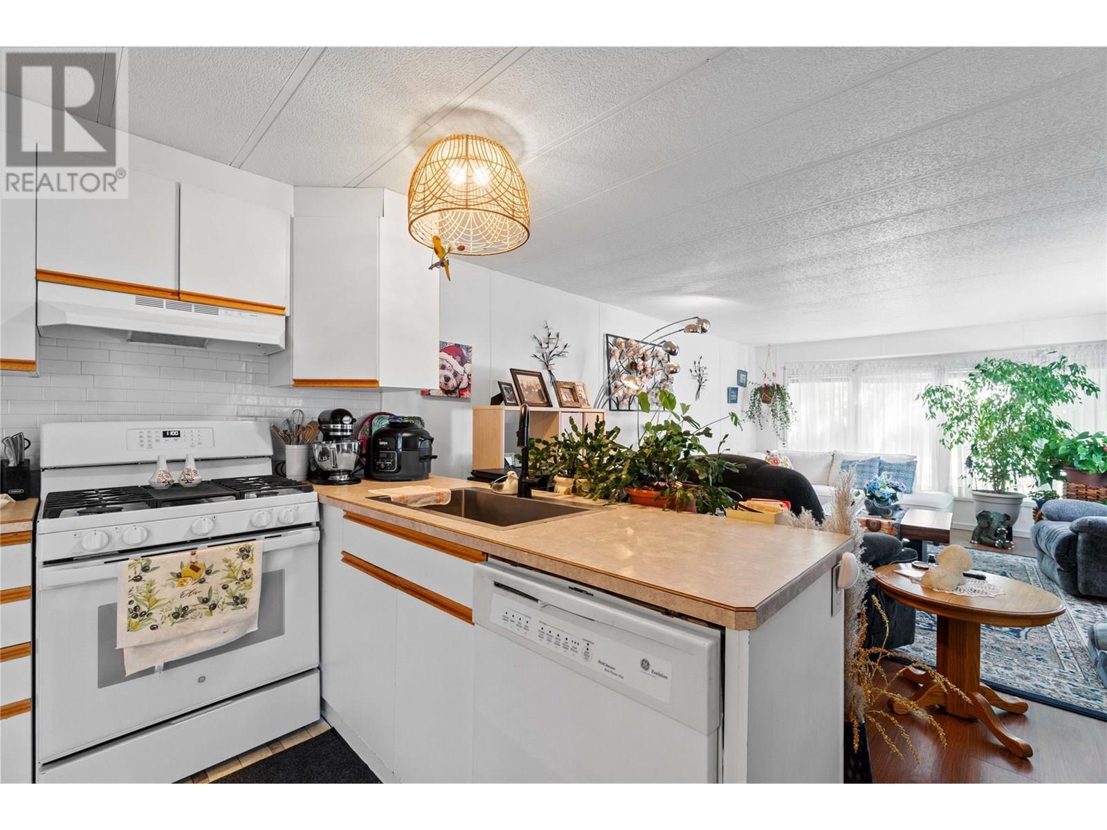 1361 30 Street Se Unit# 1, Salmon Arm, British Columbia  V1E 2N4 - Photo 11 - 10351786