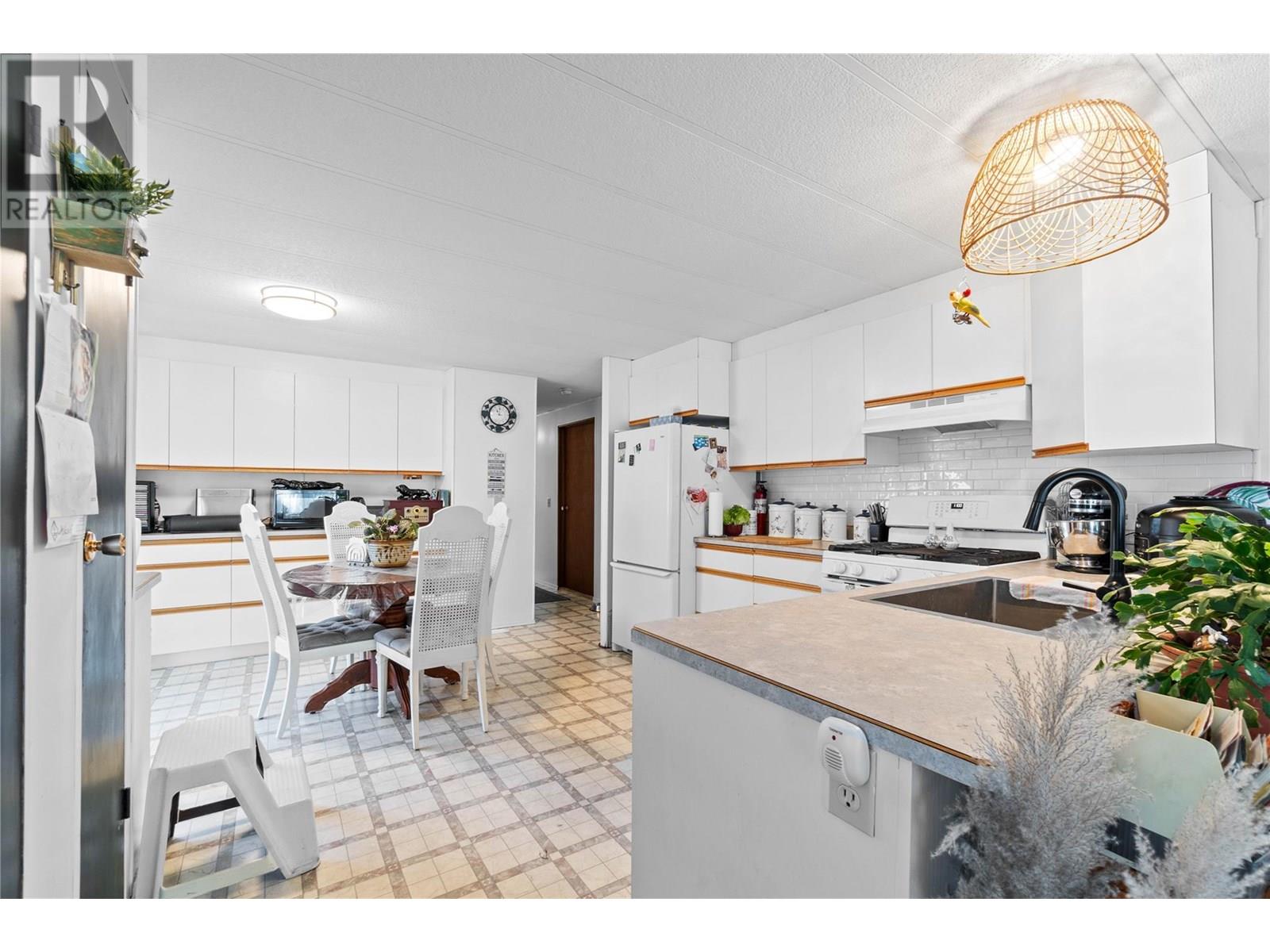1361 30 Street Se Unit# 1, Salmon Arm, British Columbia  V1E 2N4 - Photo 8 - 10351786
