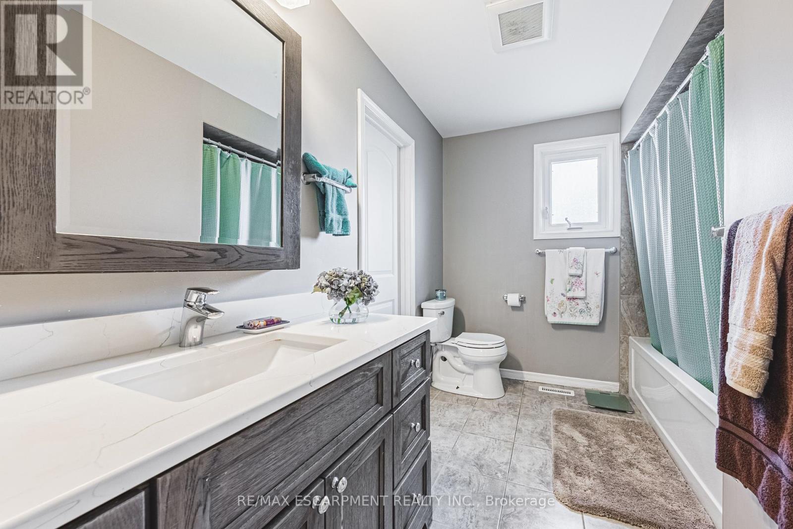 2 Antoinette Court, Hamilton, Ontario  L9B 2E7 - Photo 23 - X12215953