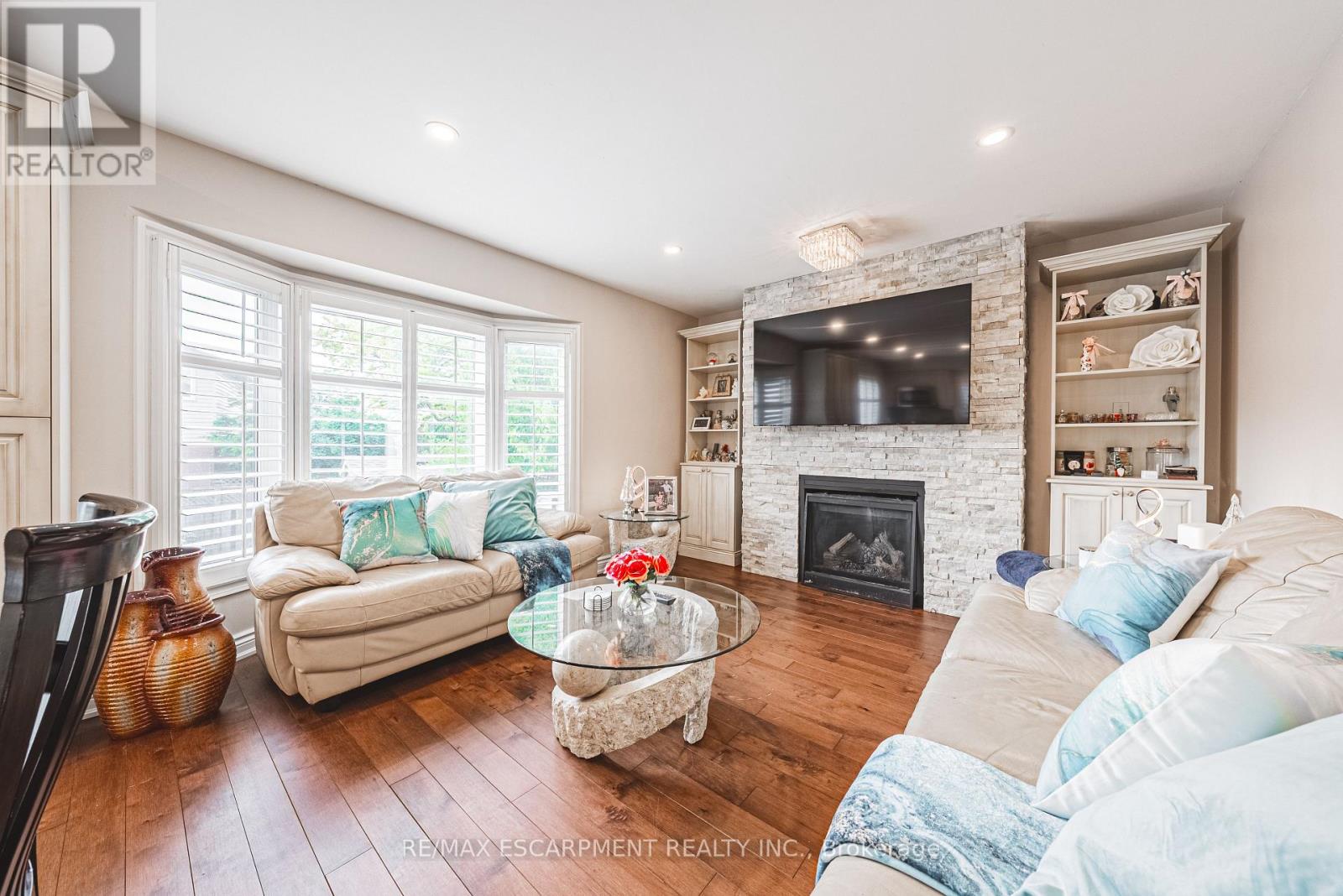 2 Antoinette Court, Hamilton, Ontario  L9B 2E7 - Photo 11 - X12215953